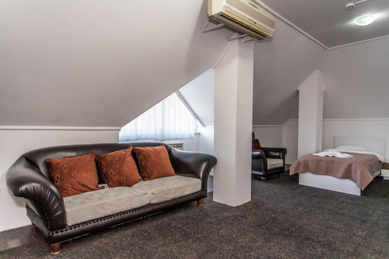 Star Rent Hotel 키시나우 외부 사진